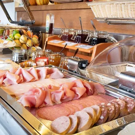 & Restaurant Walfisch Готель 3*